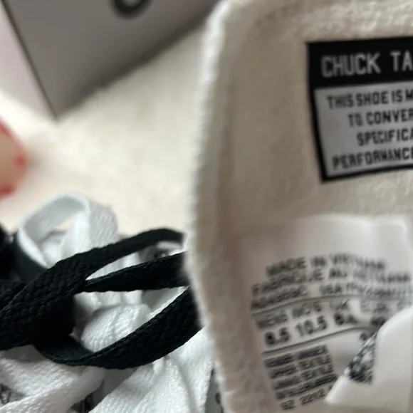 Converse brand new shoes in box. Women size 10.5 Men’s size 8.5 - Picture 7 of 7